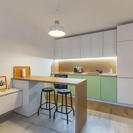 2br - Workspace With Elevator