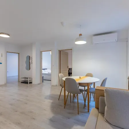 2br - Workspace With Elevator Apartment *