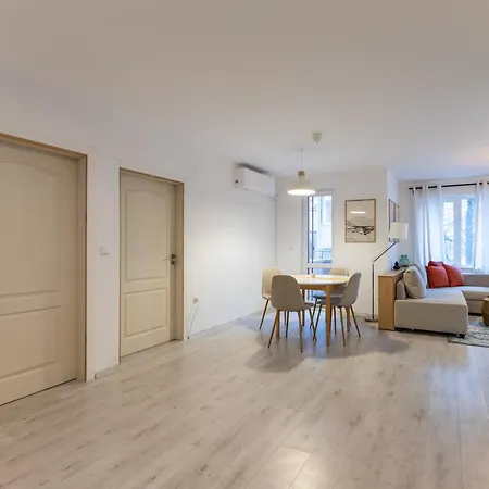 Apartment 2br - Workspace With Elevator