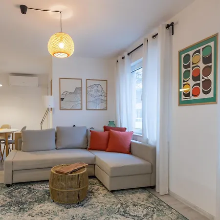 2br - Workspace With Elevator Apartment Warna