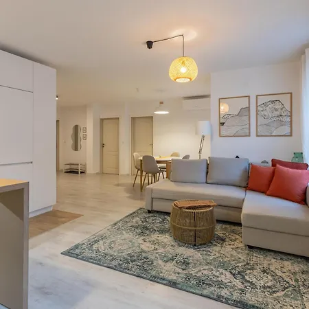 Appartamento 2br - Workspace With Elevator