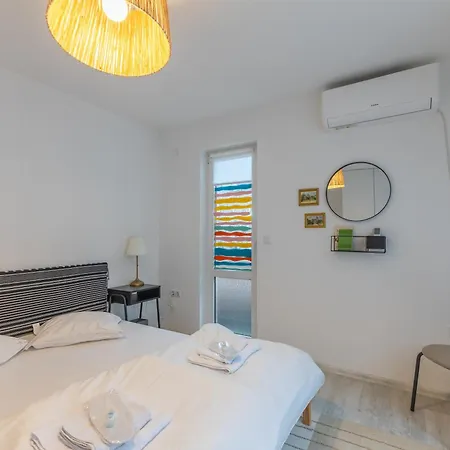 Apartment 2br - Workspace With Elevator