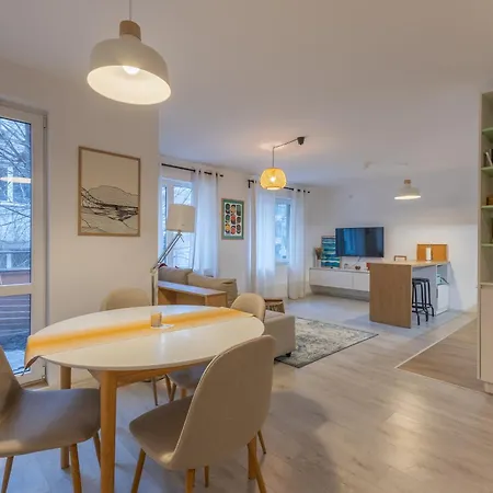 2br - Workspace With Elevator Apartment