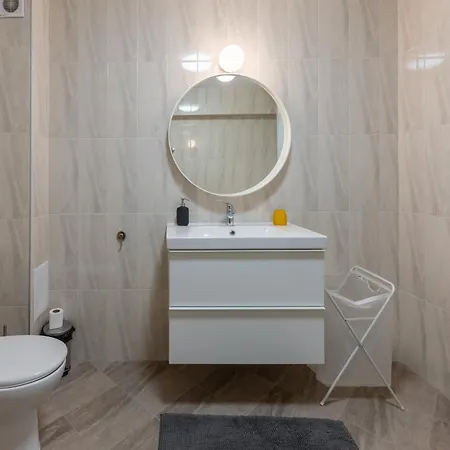 2br - Workspace With Elevator 아파트 바르나
