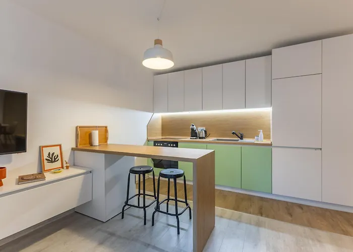 2br - Workspace With Elevator