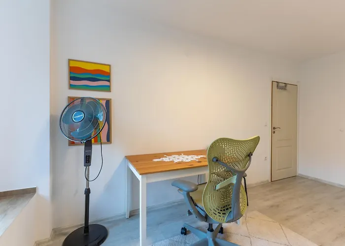 2br - Workspace With Elevator וארנה