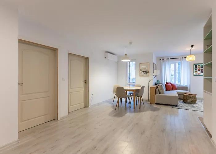 Apartment 2br - Workspace With Elevator