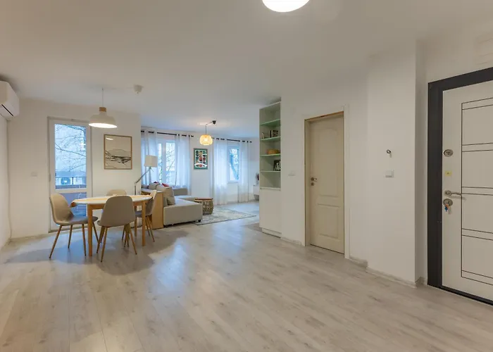 Apartment 2br - Workspace With Elevator *