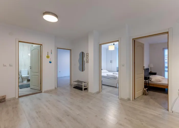 2br - Workspace With Elevator