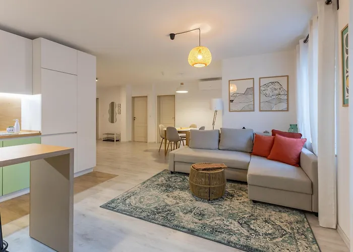 Apartment 2br - Workspace With Elevator