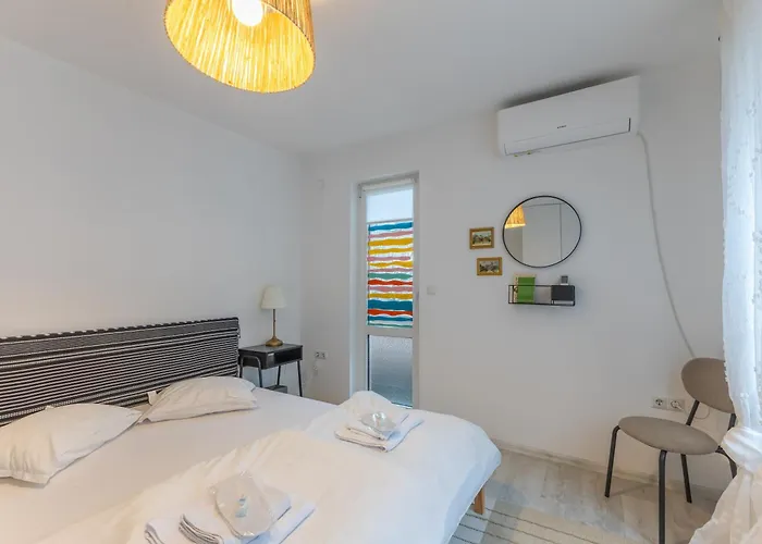 Apartment 2br - Workspace With Elevator