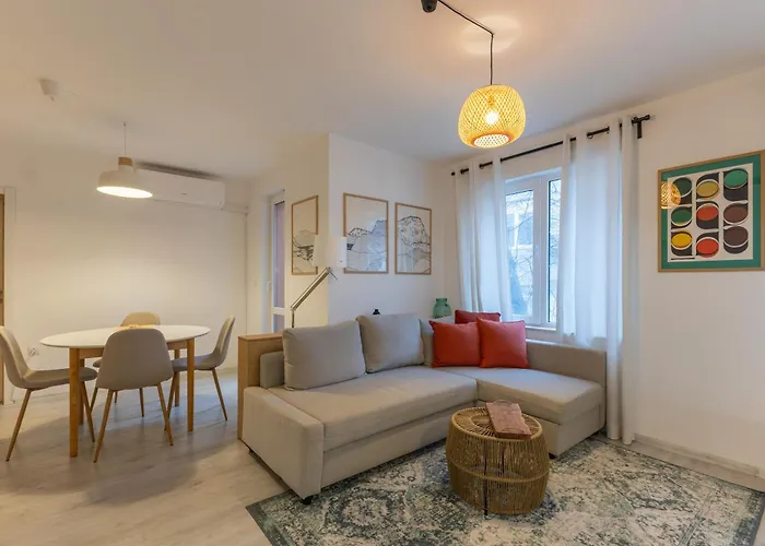 2br - Workspace With Elevator Apartment